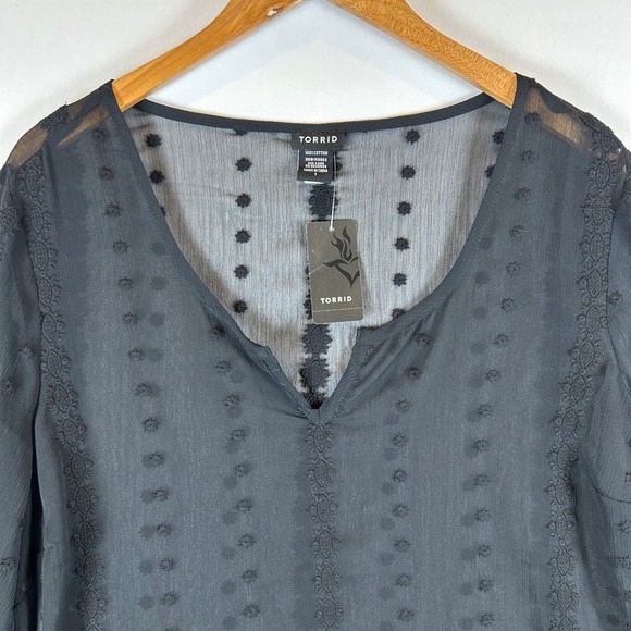 NWT‎ Torrid Womens Black Floral Embroidered Pintuck Blouse Plus Size Sheer Top - Picture 6 of 9
